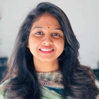 Dr. Lavanya, a student of Ekam IAS Academy, gave a testimonial.